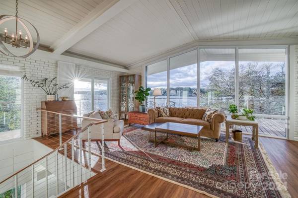 4461 1st ST NW, Hickory, NC 28601