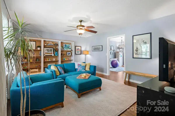 9 Mountain View DR, Arden, NC 28704