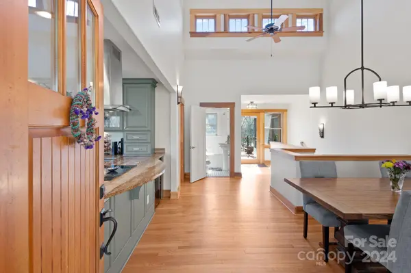 8 Bennett RD, Candler, NC 28715