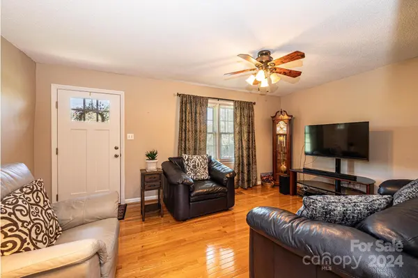 2310 40th Avenue LN NE, Hickory, NC 28601