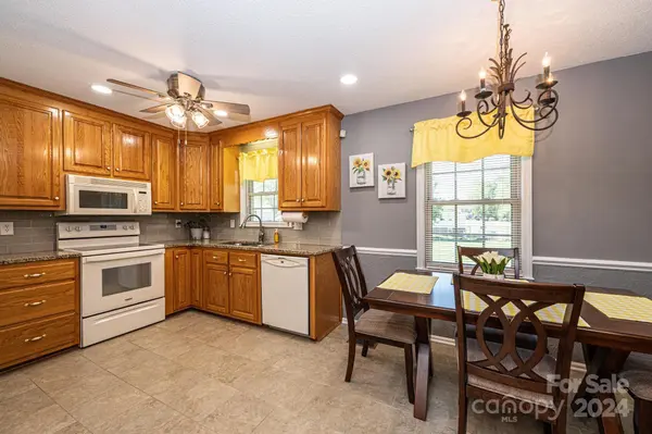 2310 40th Avenue LN NE, Hickory, NC 28601