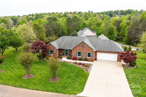 5771 Selkirk DR, Hickory, NC 28601