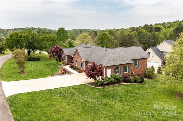 5771 Selkirk DR, Hickory, NC 28601