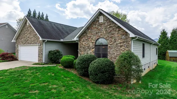 15 Bombay CT, Candler, NC 28715