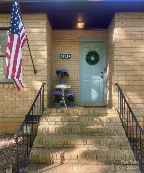 11217 Dogwood LN, Huntersville, NC 28078