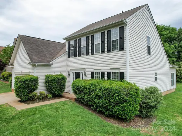 10933 Harringham LN, Charlotte, NC 28269