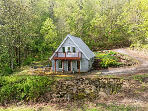 98 Sparkling Springs RD, Fairview, NC 28730