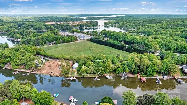 6892 Shade Tree LN, Sherrills Ford, NC 28673
