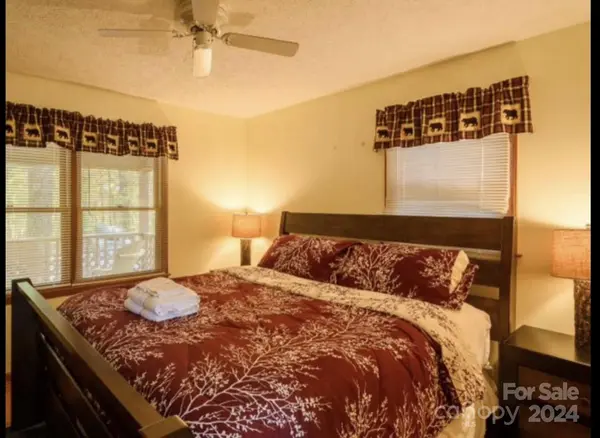 461 Galax CIR, Blowing Rock, NC 28605