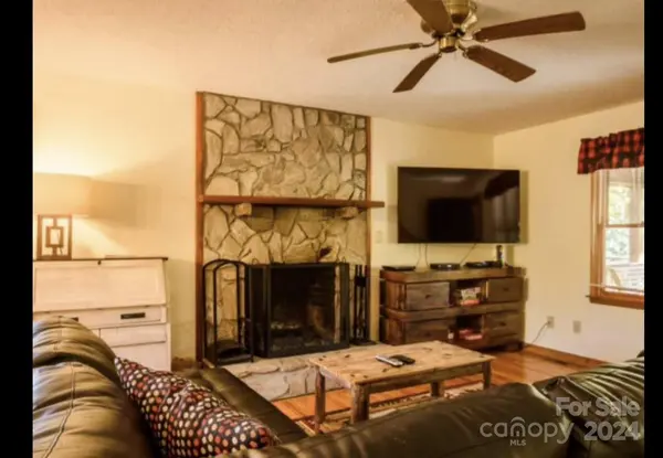 461 Galax CIR, Blowing Rock, NC 28605