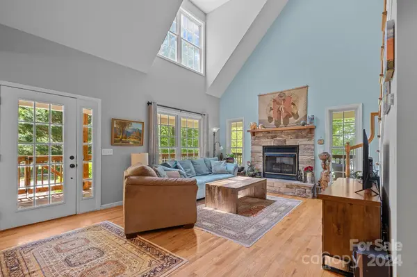 364 Heritage LN, Mars Hill, NC 28754