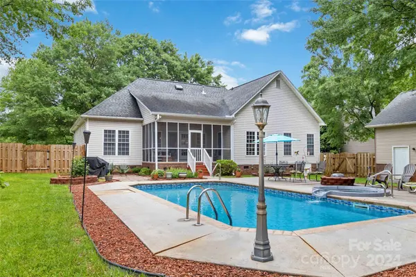 1525 Garrett Landen DR, Clover, SC 29710