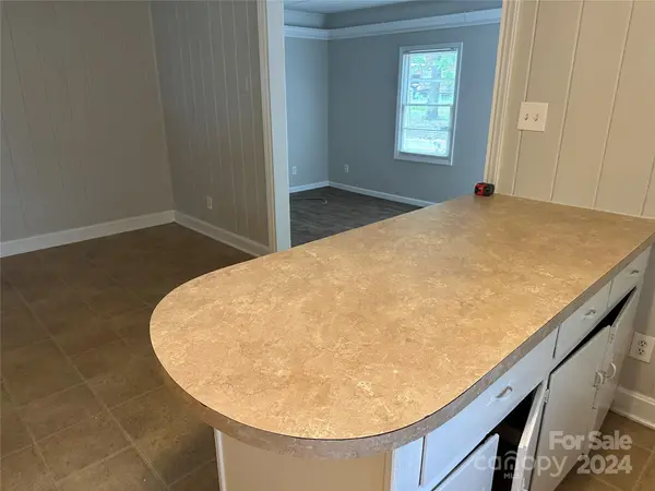 2211 Maplecrest DR, Charlotte, NC 28212