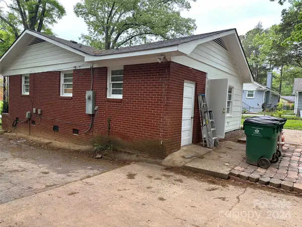 2211 Maplecrest DR, Charlotte, NC 28212