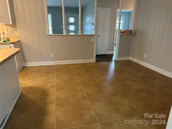 2211 Maplecrest DR, Charlotte, NC 28212