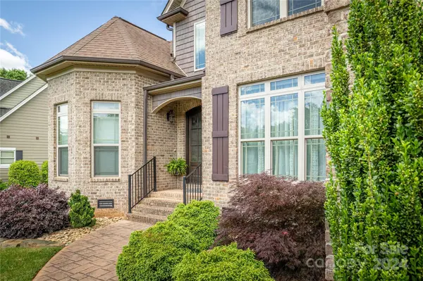 1005 10th Avenue DR NW, Hickory, NC 28601