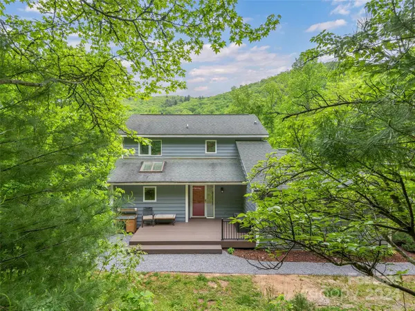 2 Pheasant DR, Fairview, NC 28730