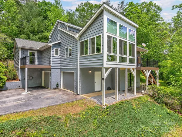 2 Pheasant DR,  Fairview,  NC 28730