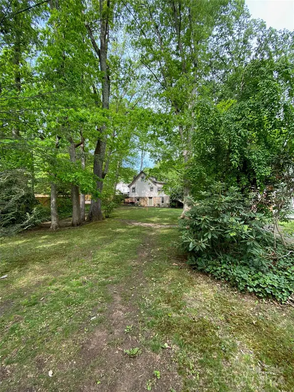 597 Tomahawk AVE, Black Mountain, NC 28711