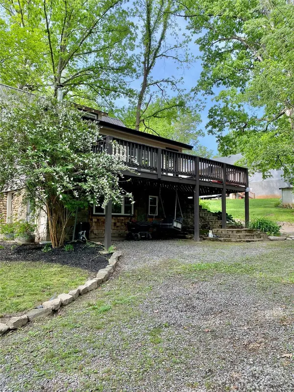 597 Tomahawk AVE, Black Mountain, NC 28711