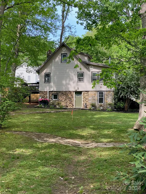 597 Tomahawk AVE, Black Mountain, NC 28711