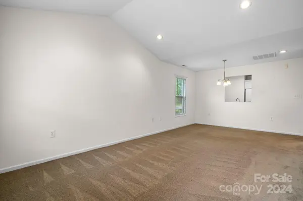 1682 Golden Cedar LN, Newton, NC 28658