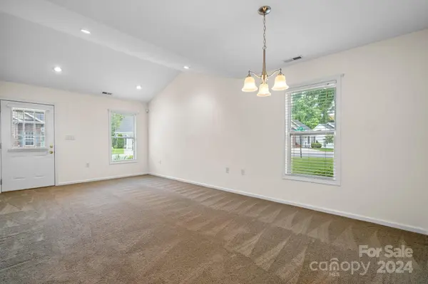 1682 Golden Cedar LN, Newton, NC 28658