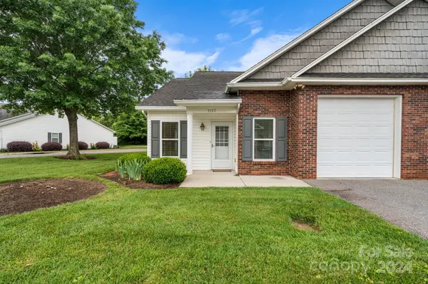 1682 Golden Cedar LN, Newton, NC 28658