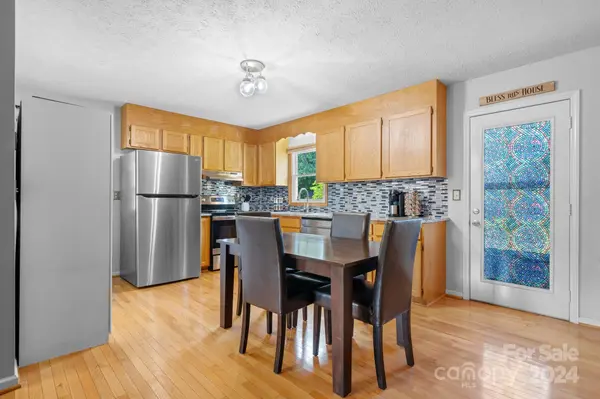 6 Plaza DR, Granite Falls, NC 28630