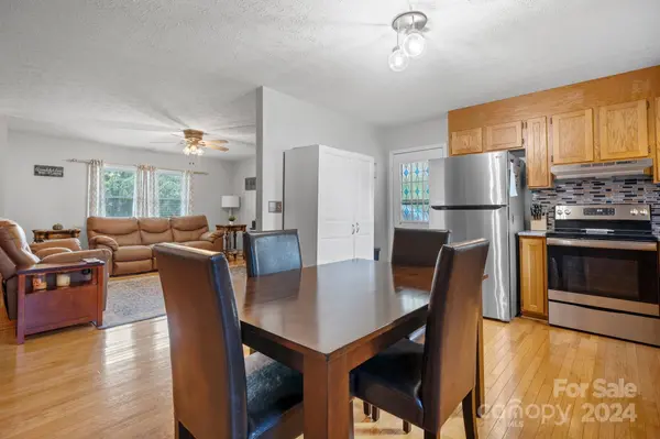 6 Plaza DR, Granite Falls, NC 28630
