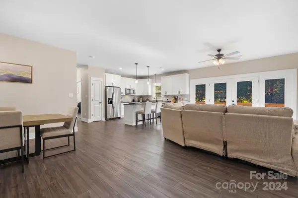 390 25th ST NW, Hickory, NC 28601