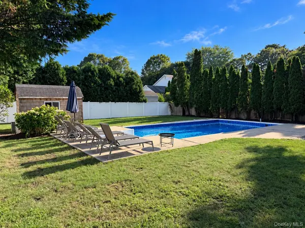 22 Maryland BLVD, Hampton Bays, NY 11946