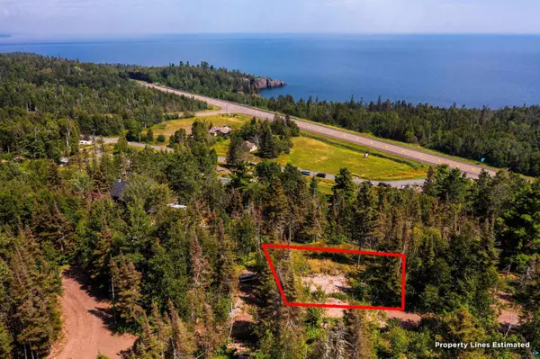 5731 Illgen Pines Rd, Silver Bay, MN 55614