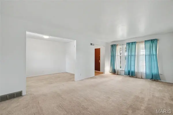 2025 Derhake RD, Florissant, MO 63033
