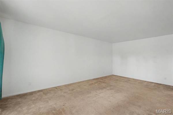 2025 Derhake RD, Florissant, MO 63033