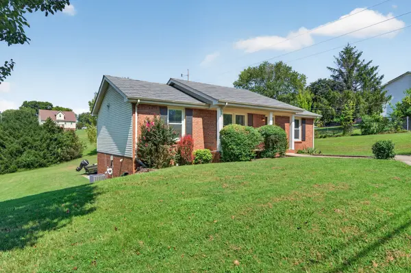 1914 Claymont Dr, Clarksville, TN 37040