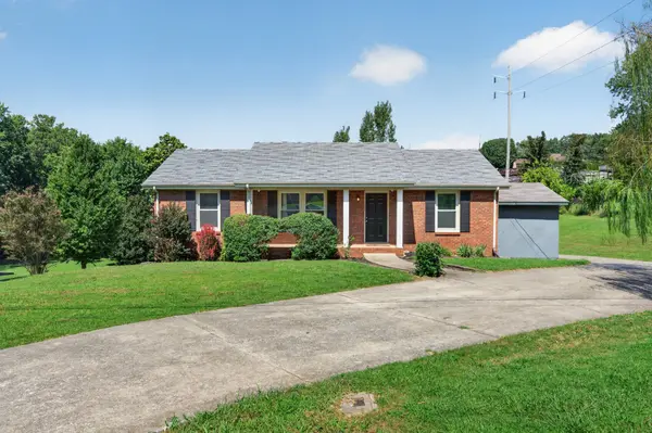 1914 Claymont Dr, Clarksville, TN 37040