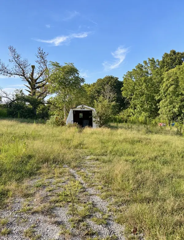 560 State Line Rd, Loretto, TN 38469