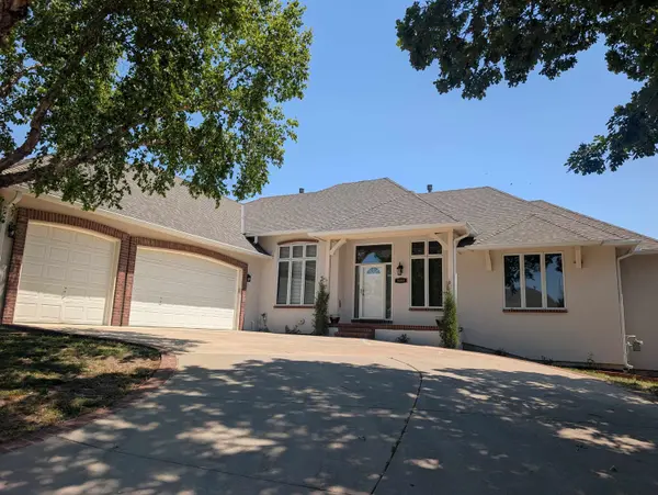 8253 E Oxford Ct,  Wichita,  KS 67226