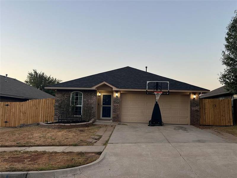 12321 SW 9th TER, Yukon, OK 73099