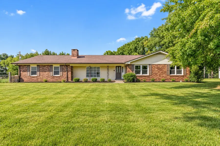 1100 Pleasant Valley Rd, Chapmansboro, TN 37035