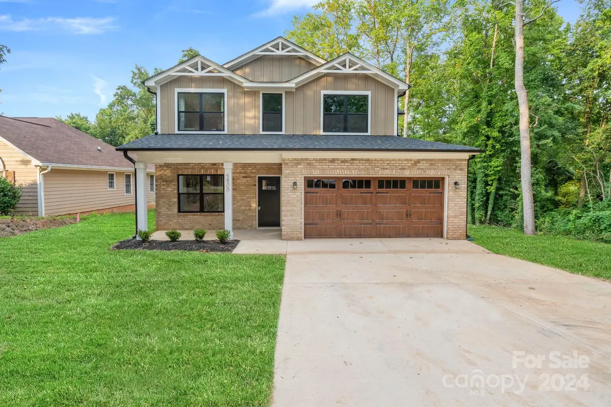 5800 Edinborough DR, Charlotte, NC 28216