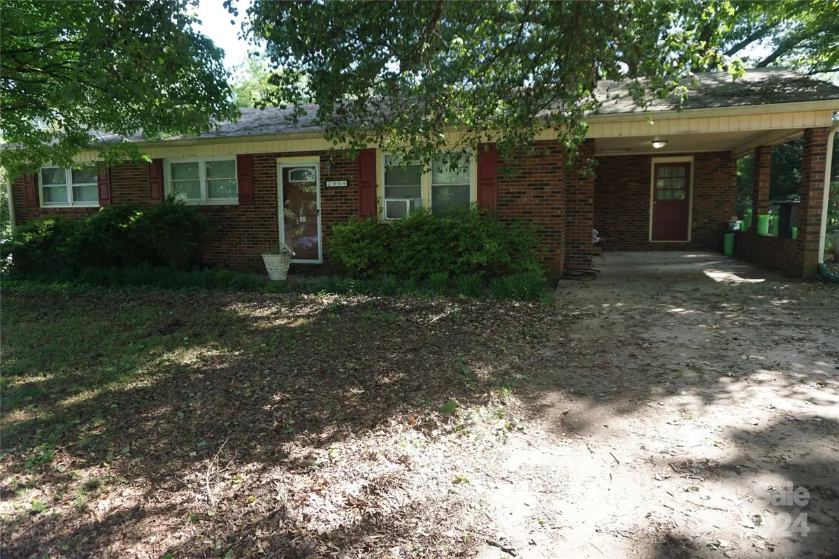 2999 Shangri La DR, Conover, NC 28613