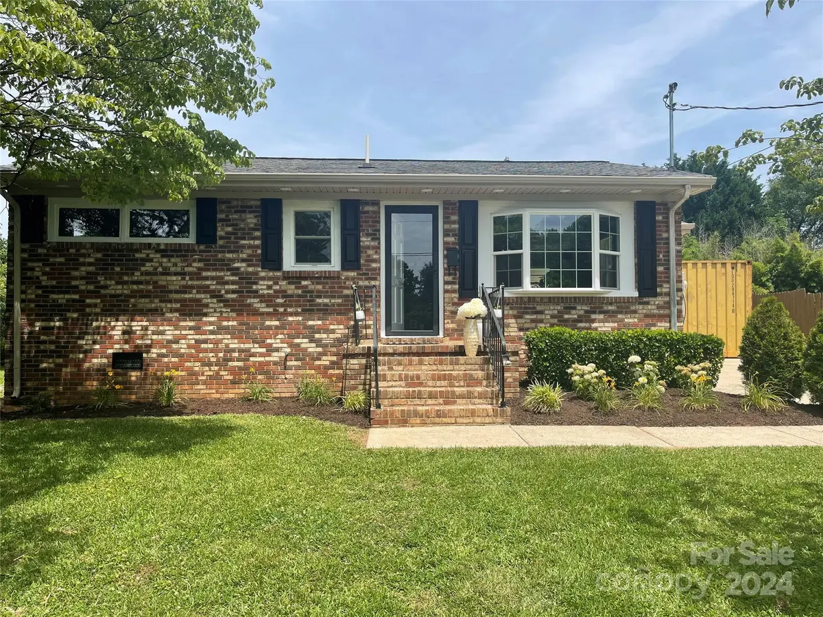208 Catawba DR, Mount Holly, NC 28120
