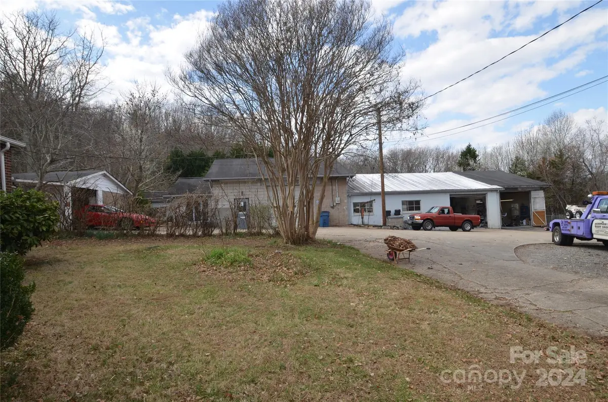 1586 Connelly Springs RD, Lenoir, NC 28645