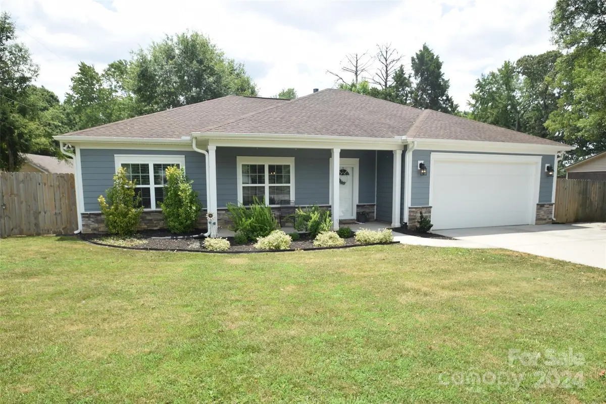 6916 The Plaza RD, Charlotte, NC 28215