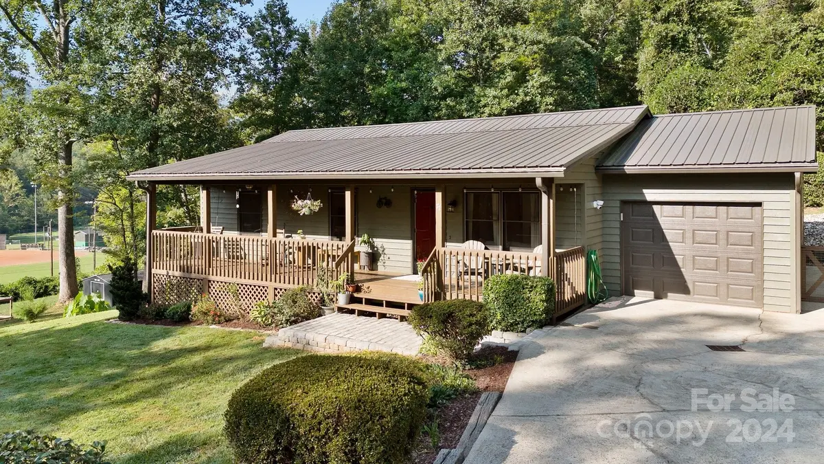 77 Holly Ridge DR W, Old Fort, NC 28762