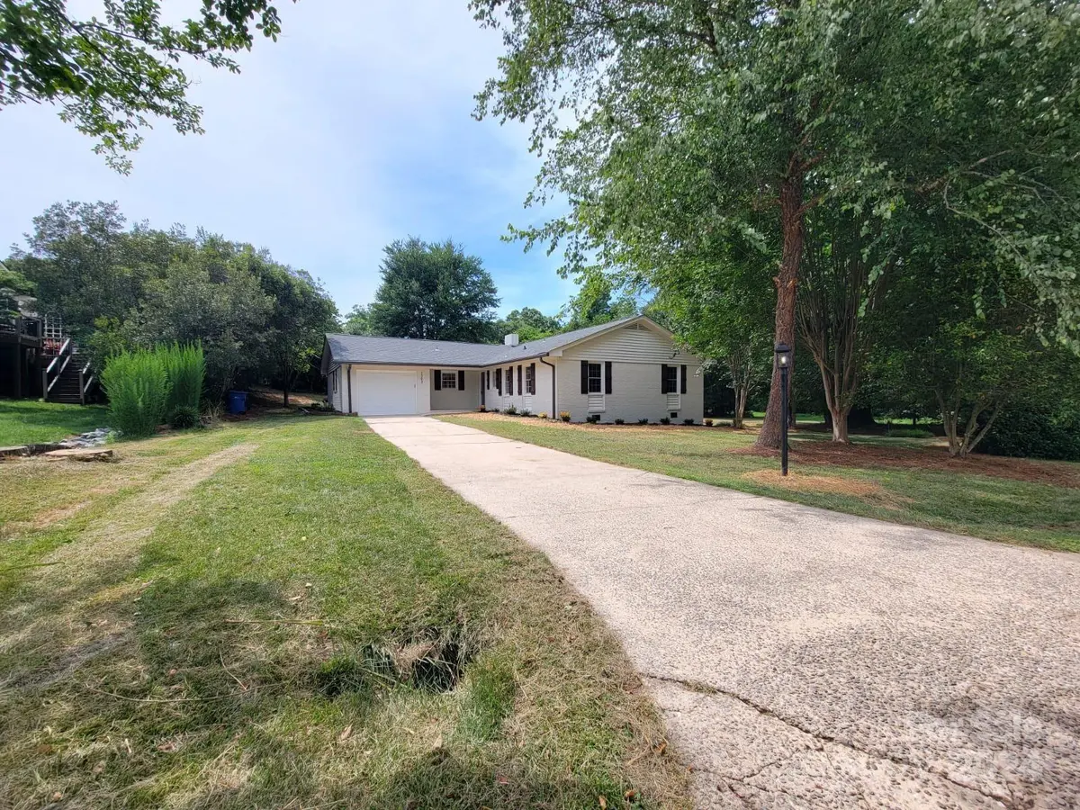 1203 Flintshire DR, Albemarle, NC 28001