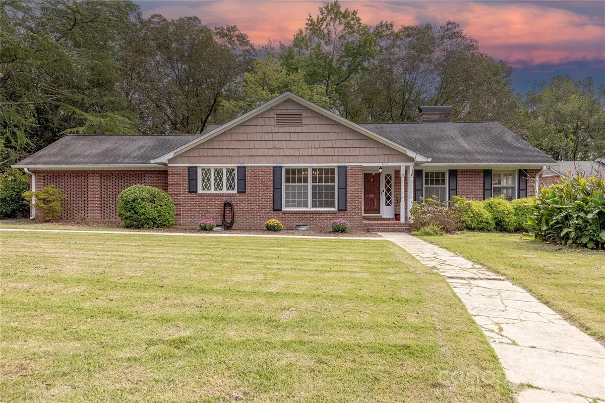 810 Regency DR, Charlotte, NC 28211