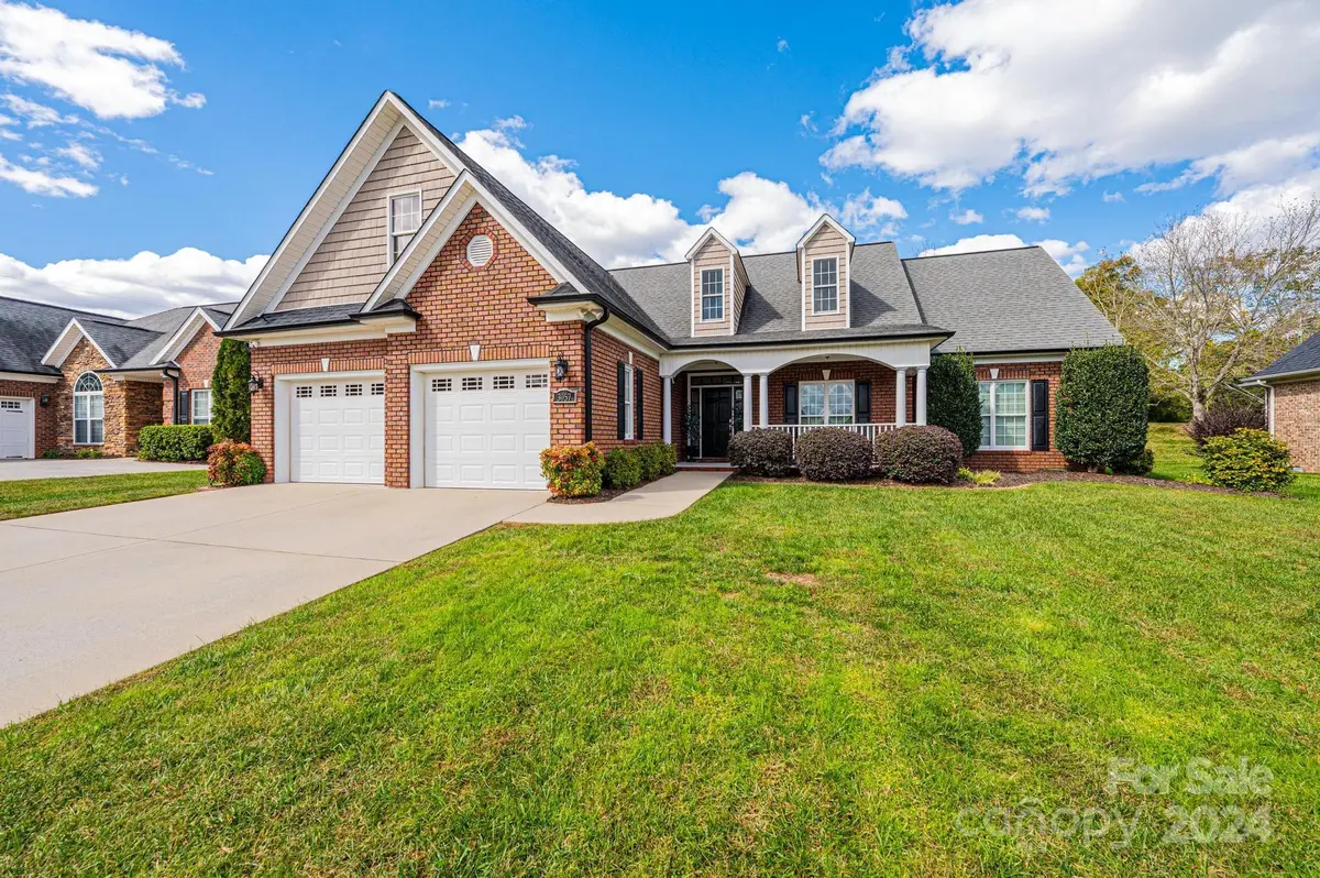 3057 17th Street LN NE, Hickory, NC 28601